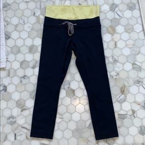 Lululemon running calf length size 4 yoga pant